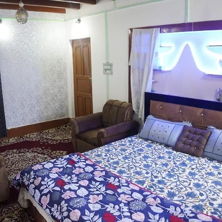 Wani Guest House Gulmarg Eksteriør bilde