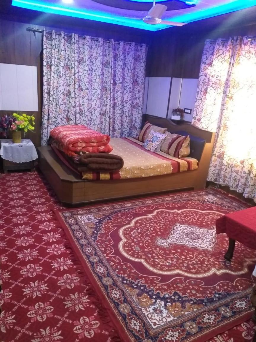 Wani Guest House Gulmarg Eksteriør bilde